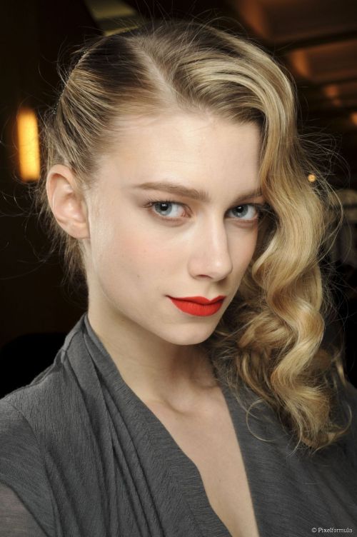 How To Do Side Swept Hair Step By Step Guide | Glamour UK